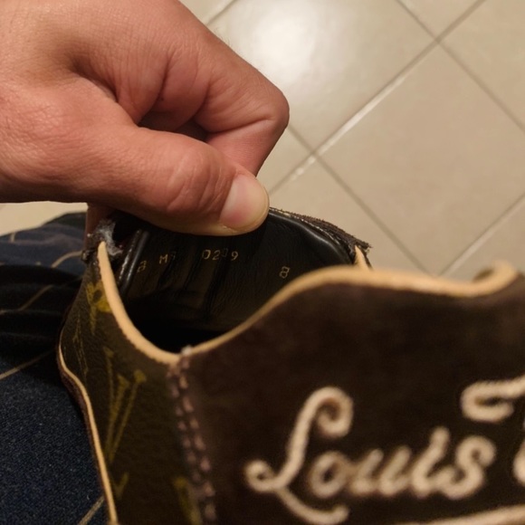 Louis Vuitton Sneakers Size 8 - Picture 7 of 13